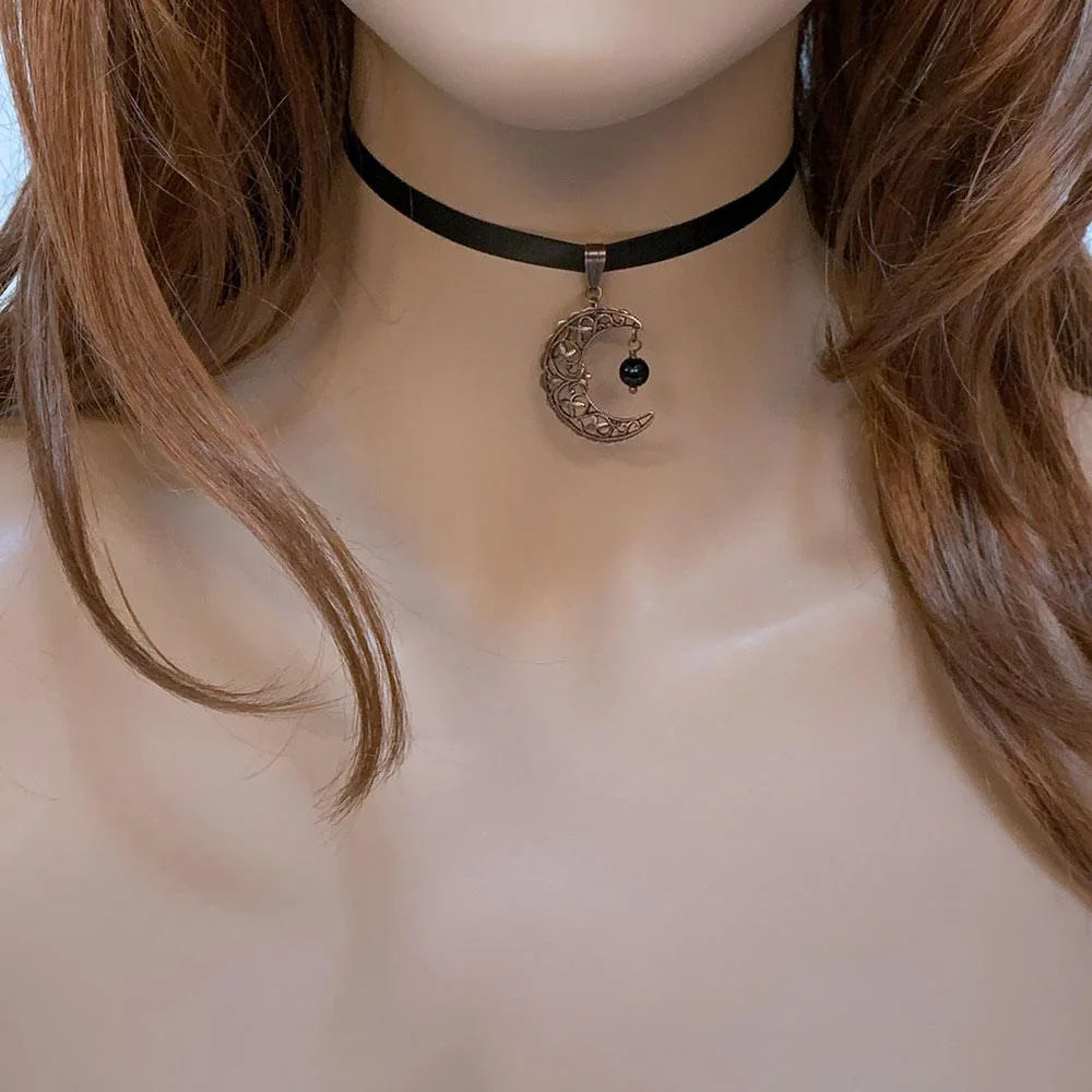 MILAKOO Collana Tripla Donna Choker Pelle PU - Ciondoli Unici, Stile Punk Gothic, 41 Cm